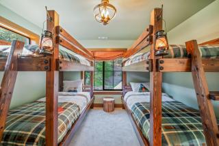 Hidden Speakeasy & Game Room Near Mountains! - 1