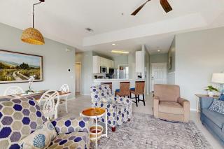 Dog-friendly condo with a pool hot tub & tennis courts - walk to the beach - 4