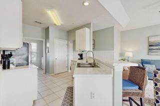 Dog-friendly condo with a pool hot tub & tennis courts - walk to the beach - 2