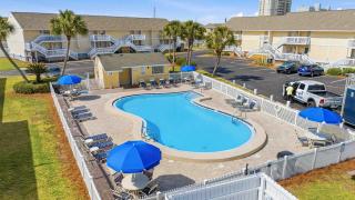Newly Remodeled Studio with King Bed Queen Sleeper Sofa and Full Kitchen - Walk to the Beach With Beach Service Included - 8