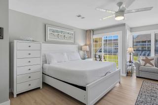 Newly Remodeled Studio with King Bed Queen Sleeper Sofa and Full Kitchen - Walk to the Beach With Beach Service Included - 5