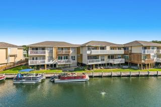Classic Florida condo near the beach with heated pool hot tub tennis golf - 7