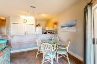 Classic Florida condo near the beach with heated pool hot tub tennis golf - 6
