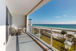 Relaxing gulf-view condo with pool fitness room & beach access - 9