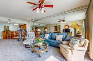 Relaxing gulf-view condo with pool fitness room & beach access - 7