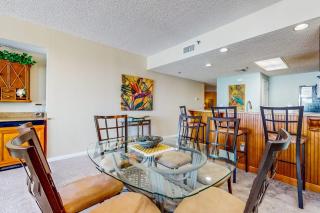 Relaxing gulf-view condo with pool fitness room & beach access - 2