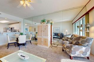Seaside escape with water view balcony pool pool spa & gym access - 4