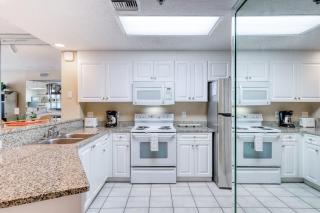 Elegantly-appointed condo at the beach with Gulf views & pool - 3