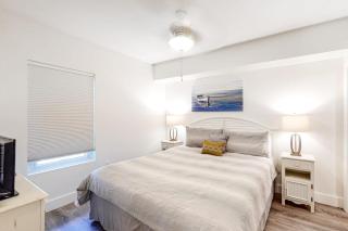 Captiva beachfront condo w ocean views and pool & fitness center access - 2