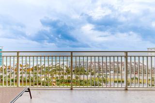 Beachfront Condo with Amazing Views Shared Pool & Al Fresco Dining - 0