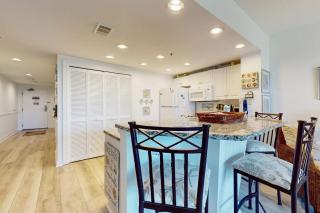 Marvelous Gulf-front condo with amazing views pool snack bar & fitness room - 2