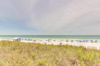 Ocean-View Getaway with Two Shared Pools Gym & Beach Access - 7