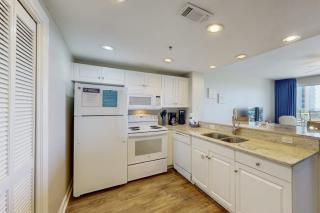 Ocean-View Getaway with Two Shared Pools Gym & Beach Access - 2