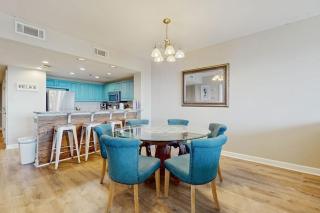 Cozy Condo Private balcony Free chairs & umbrella Near the Beach - 4