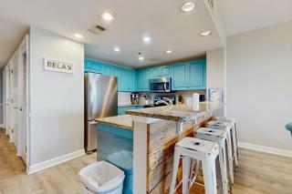 Cozy Condo Private balcony Free chairs & umbrella Near the Beach - 2