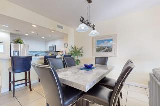 Charming & sleek condo w incredible water views and shared on-site amenities - 3