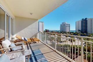 Magnificent waterfront condo w private balcony shared pool gym & snack bar - 0