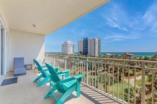 Incredible family-friendly condo w swimming pool & furnished balcony - 9
