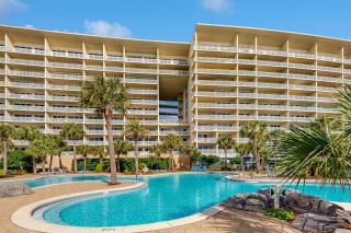 Incredible family-friendly condo w swimming pool & furnished balcony - 8