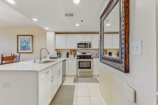 Incredible family-friendly condo w swimming pool & furnished balcony - 3