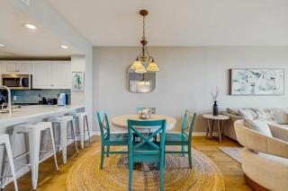 High rise beach condo w water views & swimming pool - close to local sights - 3