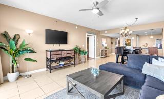 5th-floor condo with Gulf views heated pool gym BBQ area & private balcony - 5