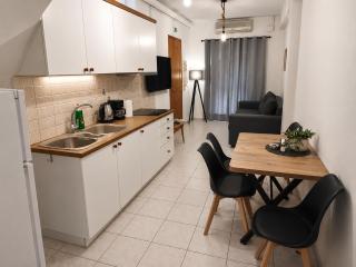 MARIE PATRASSO - Minimal apartment in the center of Patras - 6