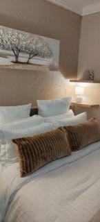 Executive en-Suite, cozy, comfy and spacious - 6