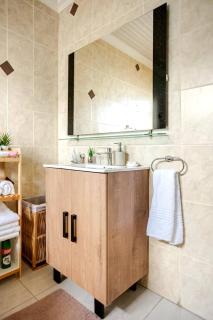 Executive en-Suite, cozy, comfy and spacious - 3