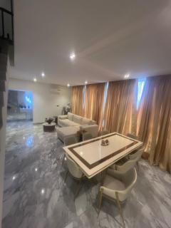 Luxury 2bed Maisonette with BQ Glover - 2