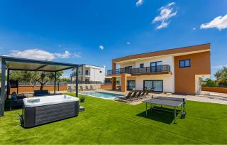 Gorgeous Home In Galizana - 9