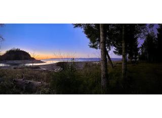 Rustic Beach House w Views & Private Beach - 2