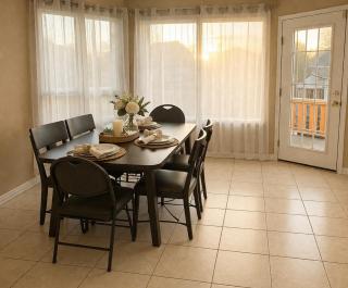 Airport 4BR2BA Mainfloor Suite 1min walk to bus stop - 2