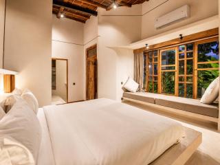 Stylish 2-BR Villa with Pool, 800m Canggu Beach - 2