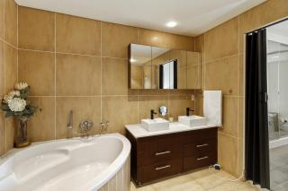 Luxury Ocean View 1203 with Workspace, AC & Beachfront Location - 5