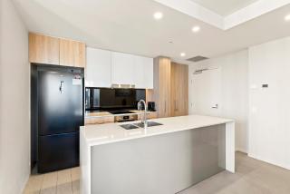 Central Location and Splendid views - 5