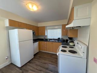 Vancouver City Homestay- 15 Min Downtown, 11 Min Airport, Free Parking & Transit Access - 1