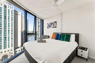 Central Location and Splendid views - 8