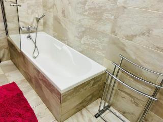 Massive 4-Bedroom HOMES in central, walking distance to seafront - 6