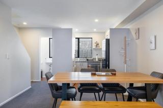 Comfortable City Fringe Townhouse With Carpark - 7
