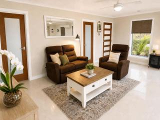 William's on William - Stylish 2 Bedroom Haven - 5