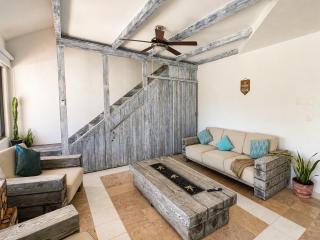 Beachfront condo with loft and sea views - 2