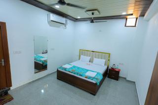 Omji Ashram - Ramnagar, 10 min from Banke Bihariji - 6