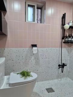 Hongdae 2BR House with Free Parking & Private Entrance - 5