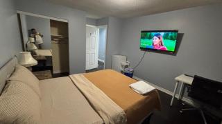 Masterbedroom with Private washroom - 8