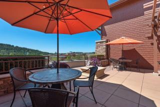 Stylish 2BR2BA Riverstone Condo Sleeps 6 - 7