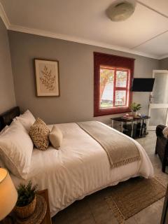 Coty and Reuben's Guesthouse - 9