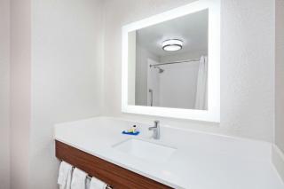 Holiday Inn Express & Suites Clovis Fresno Area by IHG - 9
