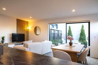 The Ember House - Fire Pit Patio, 5 min to CBD - 0