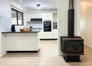 Elegant Family Residence Runcorn with Parking - 5